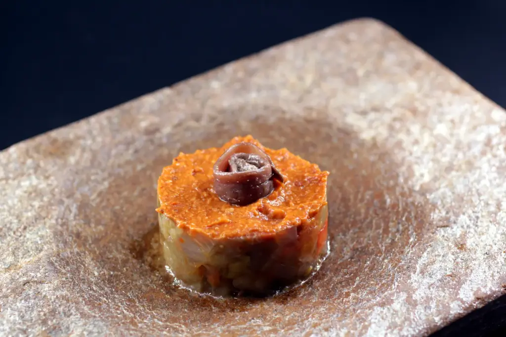 VERDURAS ASADAS, ANCHOAS Y SALSA ROMESCO